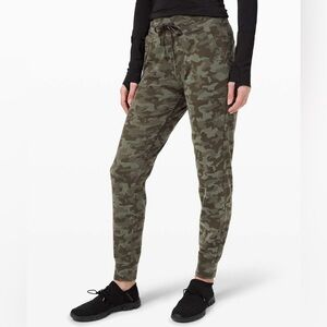 Lululemon Ready To Rulu Joggers Green Camo Jacquard Women’s Sz 6
